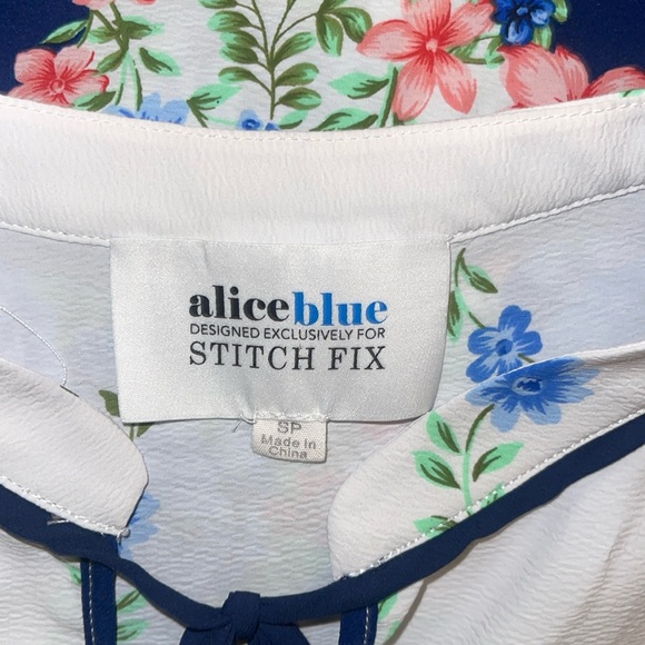 Alice Blue Sleeveless Blouse with Mandarin Collar - Picture 3 of 3